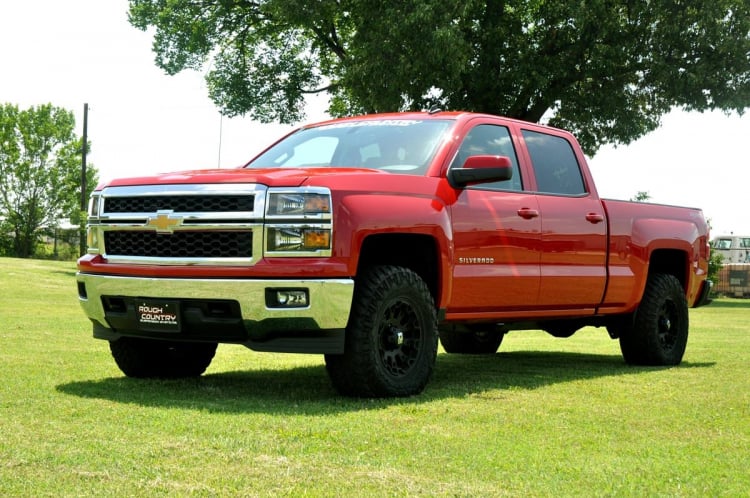 Rough Country | 2" Red Aluminum Leveling Kit | Chevy/GMC 1500 2WD/4WD Truck (07-18) / SUV (07-20)