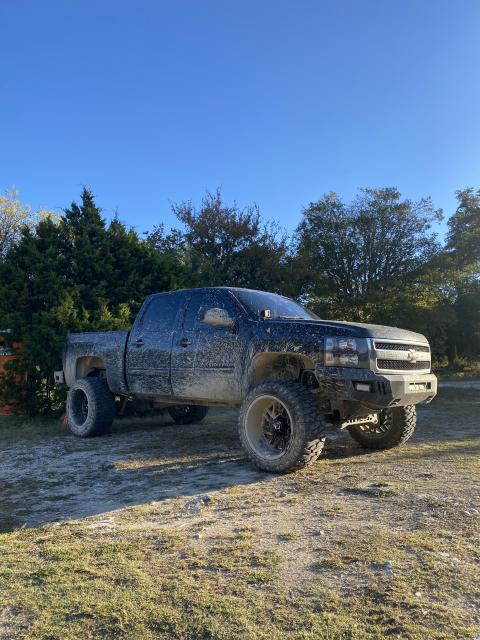 Rough Country | 7.5 Inch Lift Kit | Chevy/GMC 1500 2WD (2007-2013)