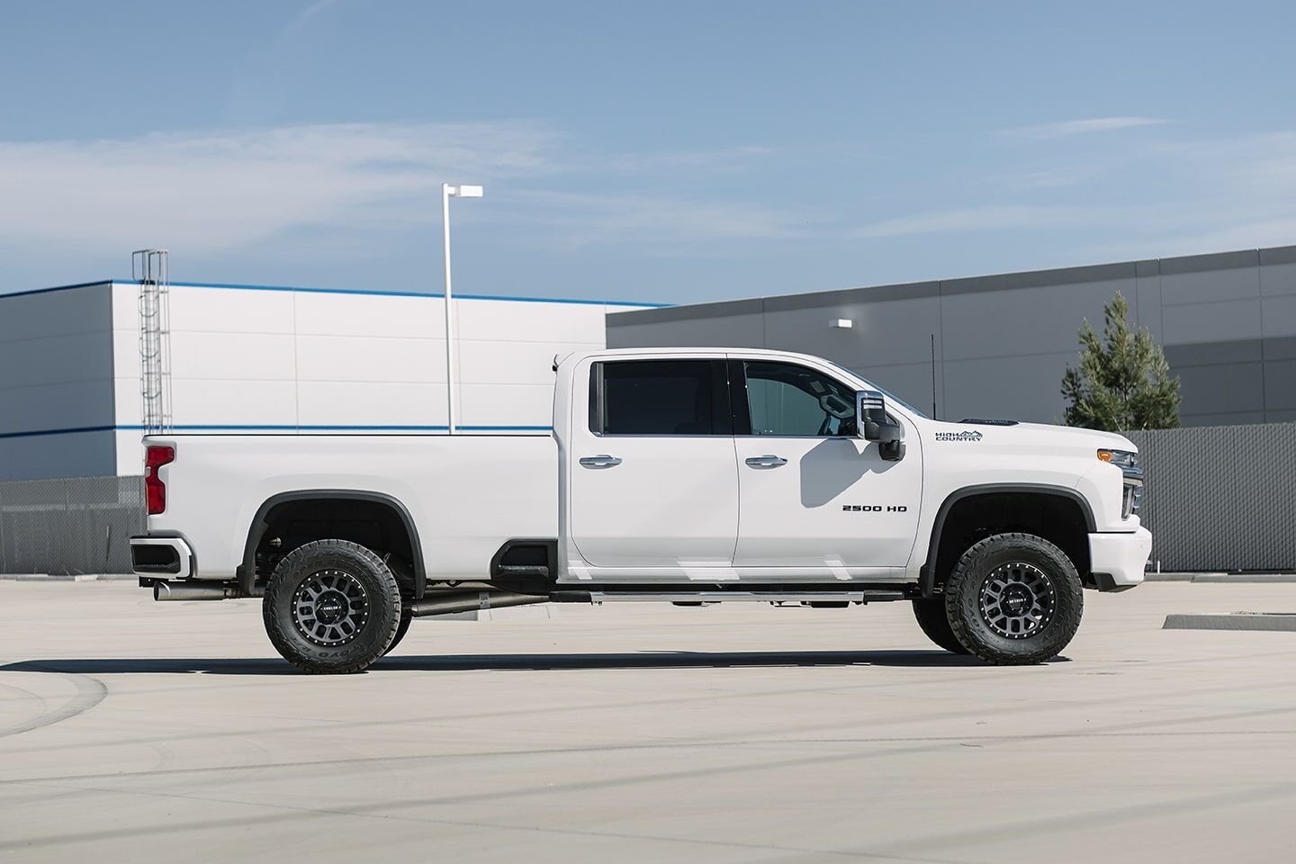 Cognito - 4-Inch Performance Lift Kit with Fox PSRR 2.0 Shocks for 20-24 Silverado/Sierra 2500/3500 2WD/4WD