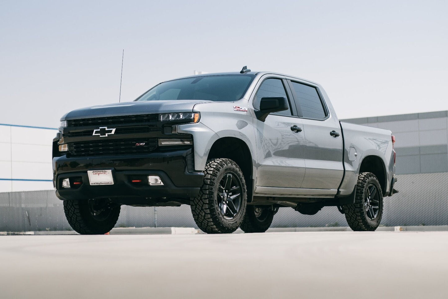 Cognito - 1-Inch Performance Leveling Kit With Elka 2.0 IFP Shocks for 19-22 Silverado Trail Boss/Sierra AT4 1500 4WD