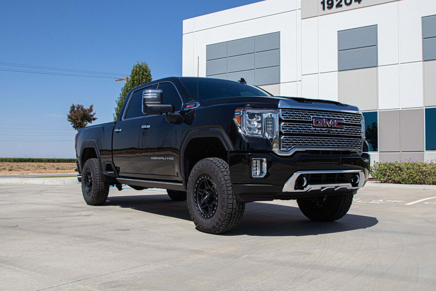 Cognito - 3-Inch Elite Leveling Kit with Elka 2.5 Reservoir shocks for 20-24 Silverado/Sierra 2500/3500 2WD/4WD Trucks