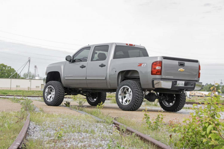 Rough Country | 7.5 Inch Lift Kit | Chevy/GMC 1500 4WD (2007-2013)