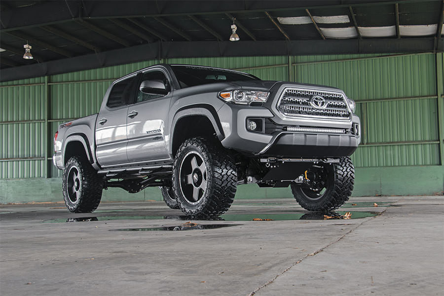 Rough Country | 4 Inch Lift Kit | Toyota Tacoma 2WD/4WD (2016-2023)