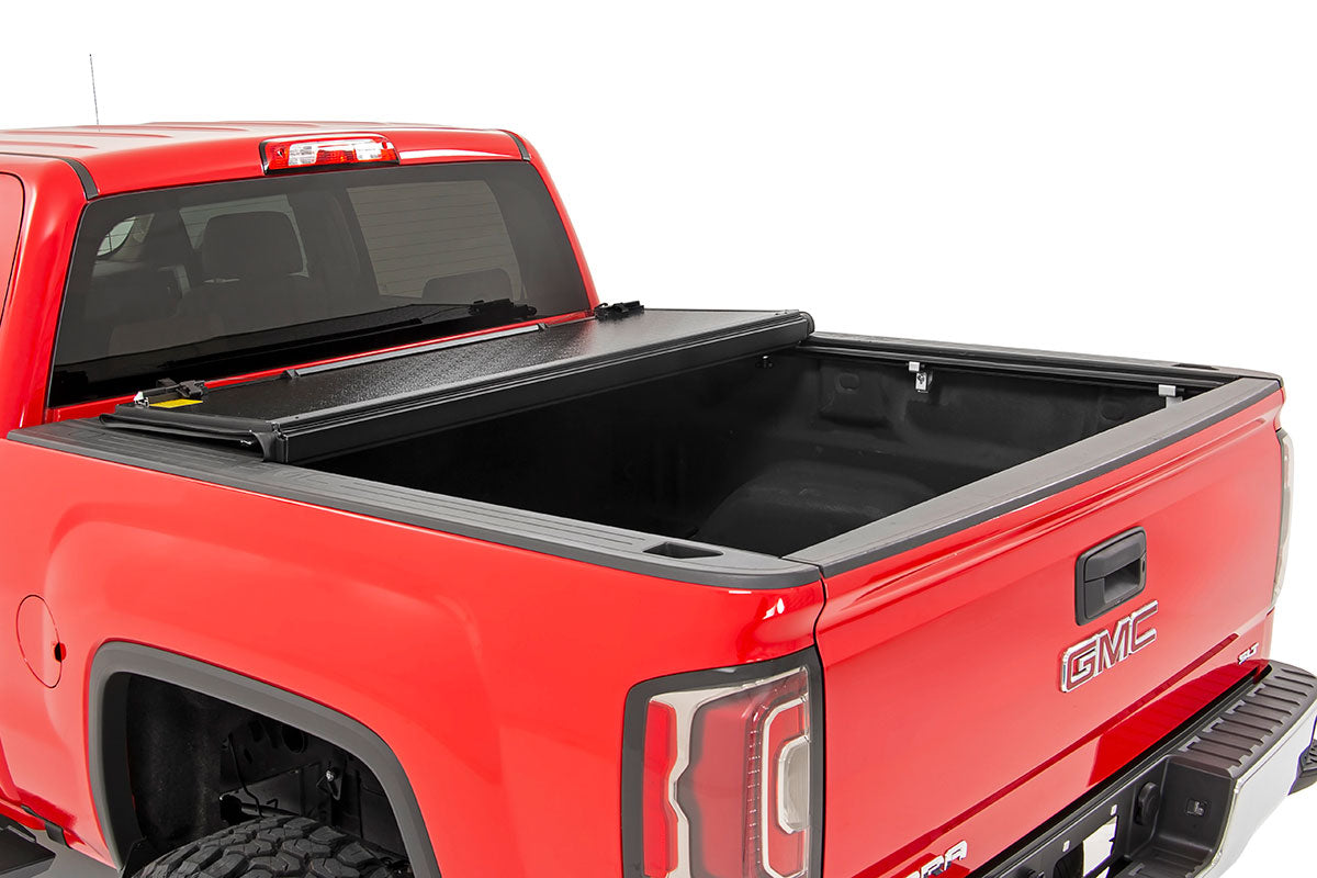 Rough Country  | Hard Low Profile Bed Cover | 6'7" Bed | Rail Cap | Chevy/GMC 1500/2500HD/3500HD (14-19)