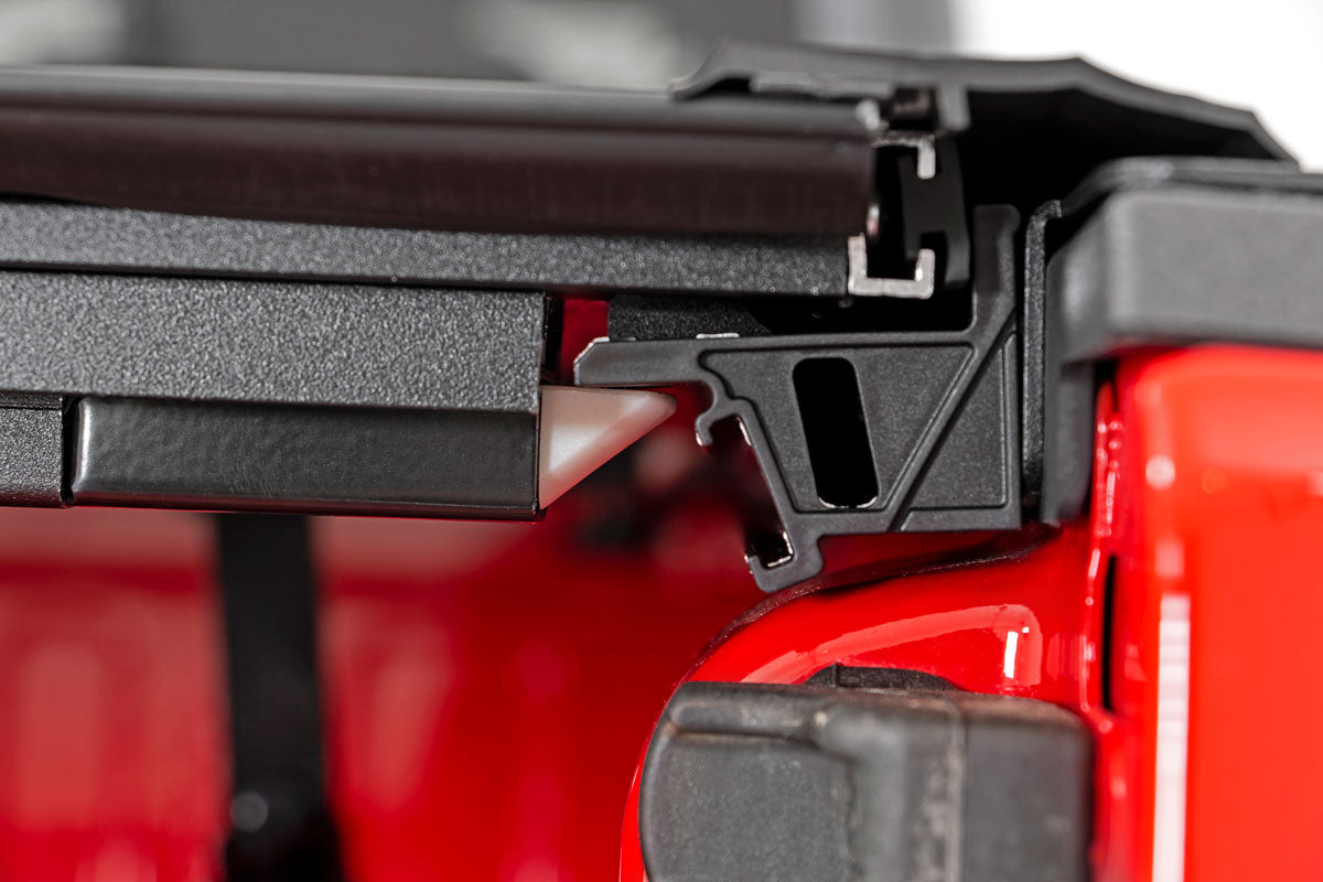 Rough Country  | Hard Low Profile Bed Cover | 6'7" Bed | Rail Caps | Chevy/GMC 2500HD/3500HD (20-23)