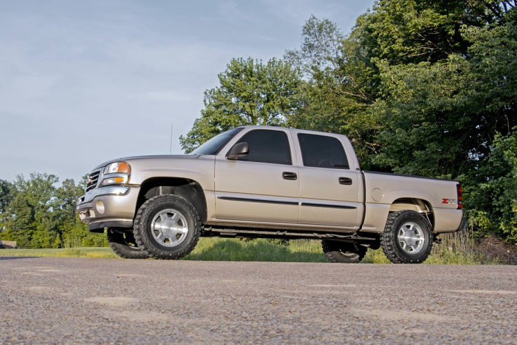 Rough Country | 1.5-2 Inch Leveling Kit | Chevy/GMC 1500 4WD (1999-2006 & Classic)