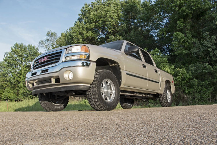 Rough Country | 1.5-2 Inch Leveling Kit | Chevy/GMC 1500 4WD (1999-2006 & Classic)