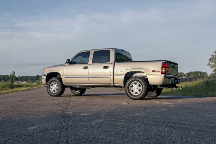 Rough Country | 1.5-2 Inch Leveling Kit | Chevy/GMC 1500 4WD (1999-2006 & Classic)