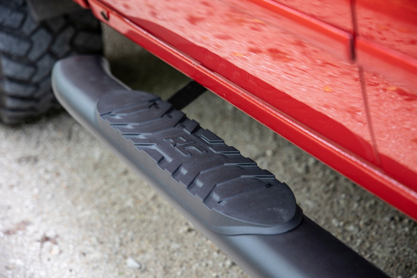 Rough Country  | Oval Nerf Step | Crew | Def Tank | Chevy/GMC 1500/2500HD/3500HD (07-19)