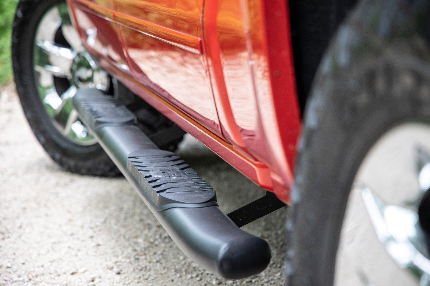 Rough Country  | Oval Nerf Step | Crew | Def Tank | Chevy/GMC 1500/2500HD/3500HD (07-19)