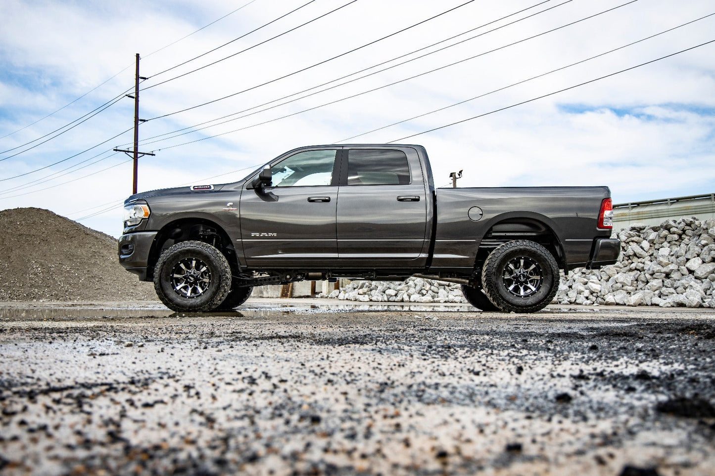 Rough Country  | 2.5 Inch Leveling Kit | RR Coil | M1 | Ram 2500 (14-23)/3500 (13-23)
