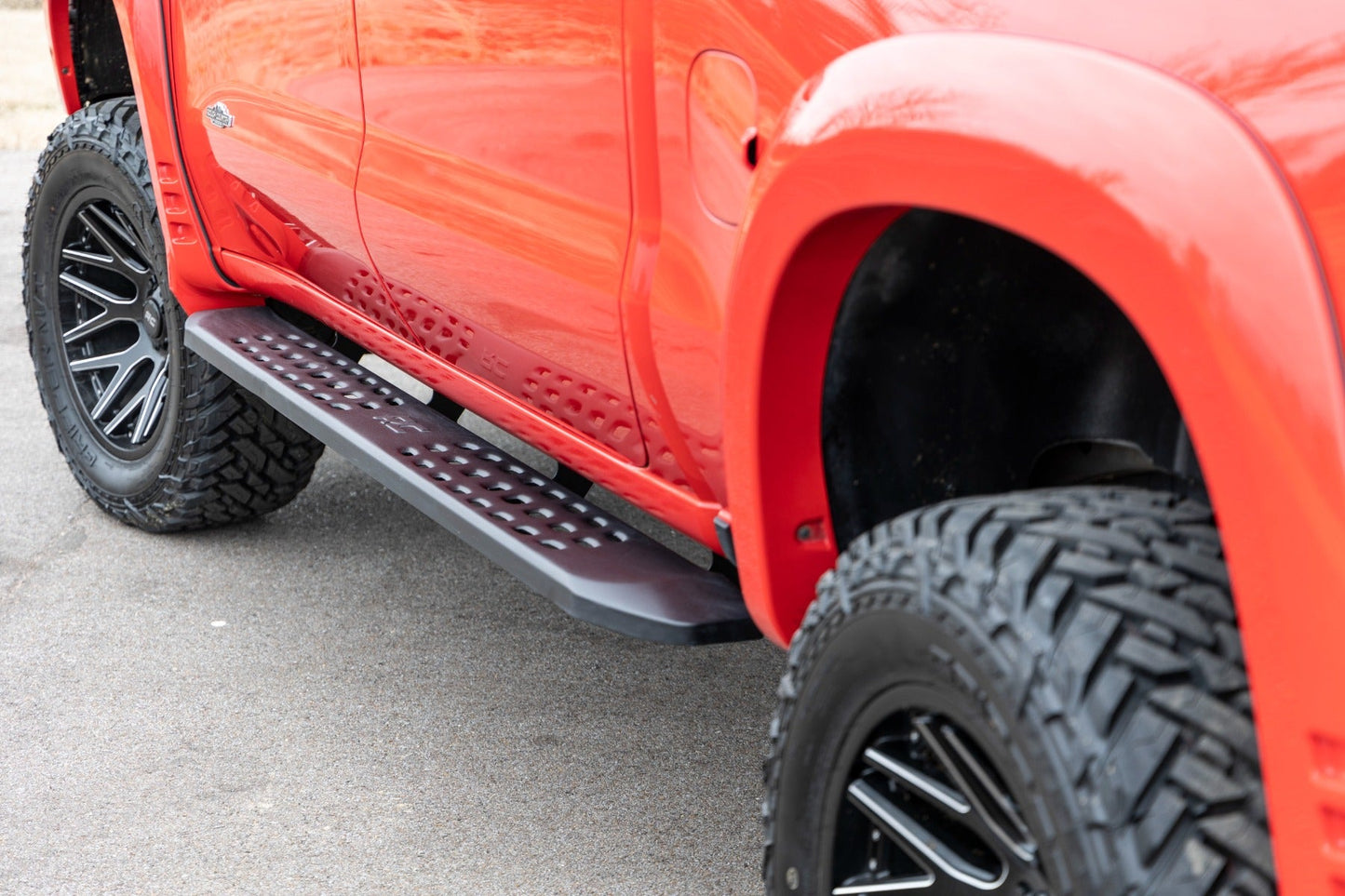 Rough Country  | RPT2 Running Boards | Crew Cab | Black | Chevy/GMC 1500/2500HD/3500HD (19-23)