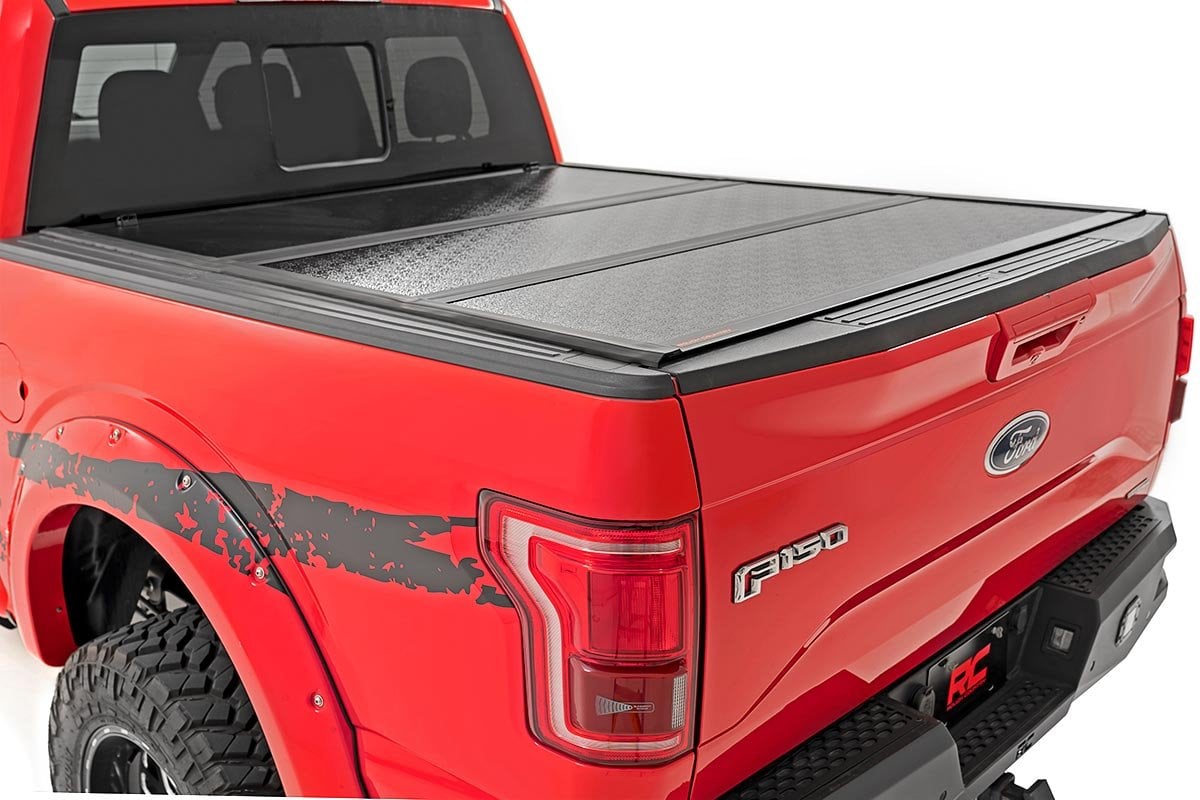 Rough Country  | Hard Low Profile Bed Cover | 6'2" Bed | Toyota Tacoma (05-15)