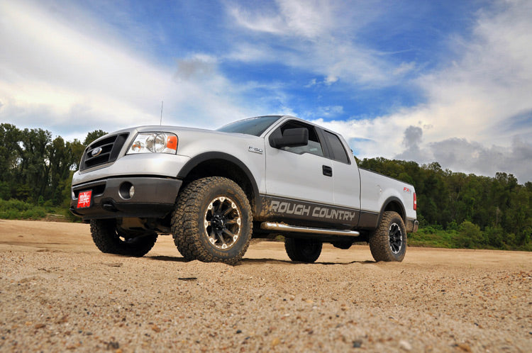 Rough Country | 2.5 Inch Lift Kit | Ford F-150 2WD/4WD (2004-2008)