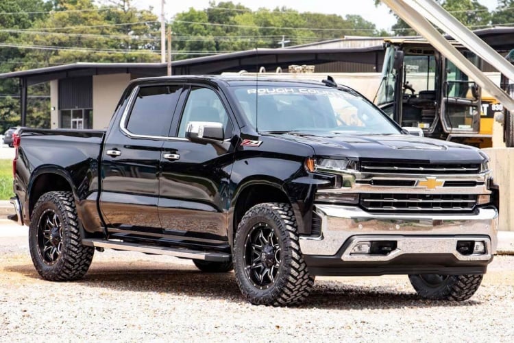 Rough Country | 2" Leveling Kit | Loaded Struts | Chevy/GMC 1500 2WD/4WD (2019-2023)