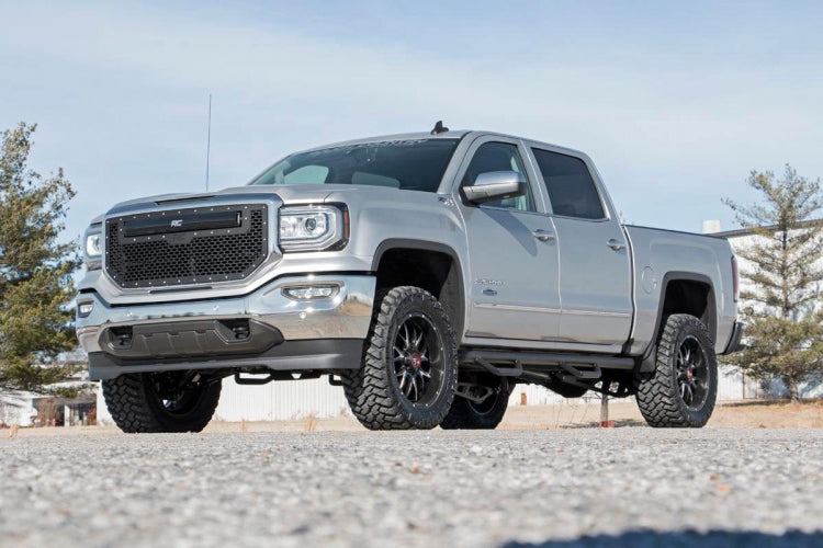Rough Country | 3.5 Inch Lift Kit | Chevy/GMC 1500 4WD (2014-2018)