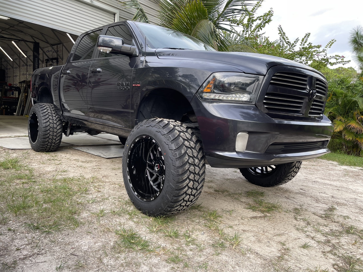 Rough Country | 6 Inch Lift Kit | Ram 1500 2WD